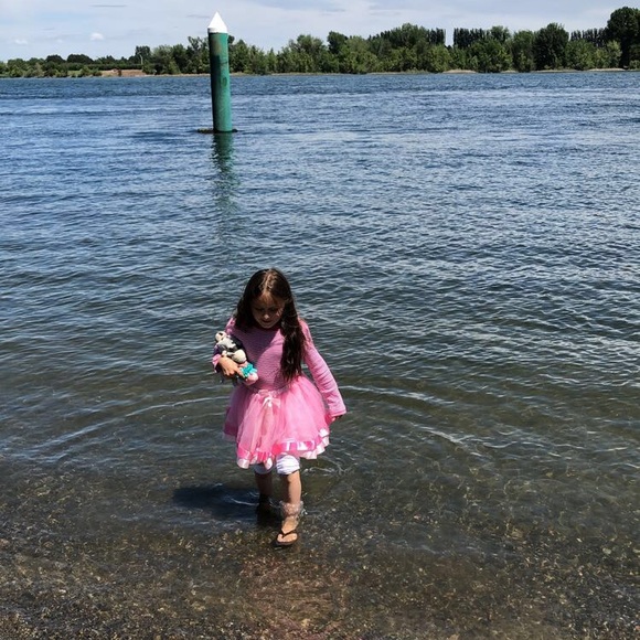 Meet your Posher, Karen - Picture 3 of 16